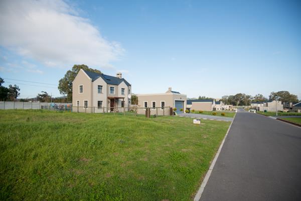 325 m² Land