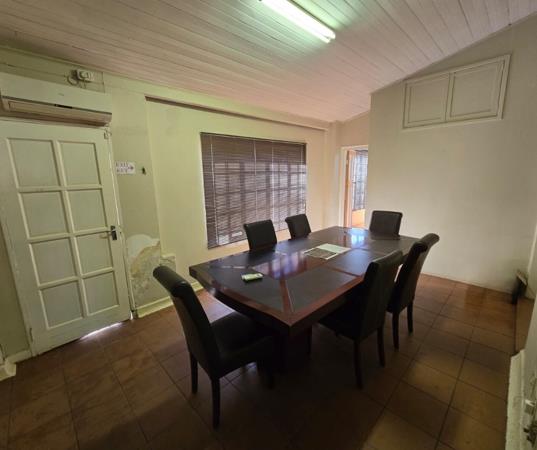 95  m² Commercial space