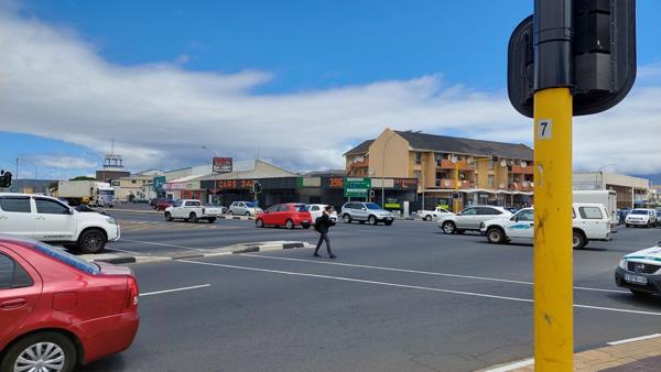 604  m² Commercial space