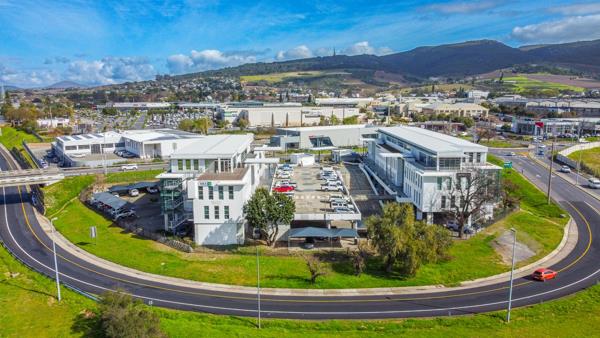 566  m² Office Space