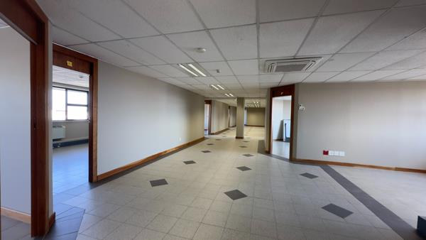 688  m² Commercial space