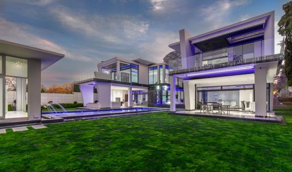 9 Bedroom House