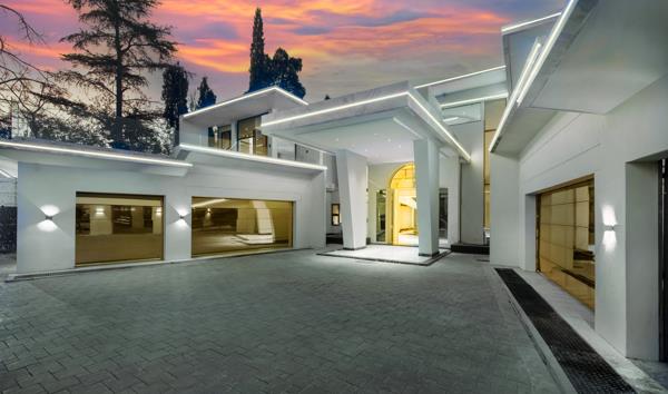 9 Bedroom House