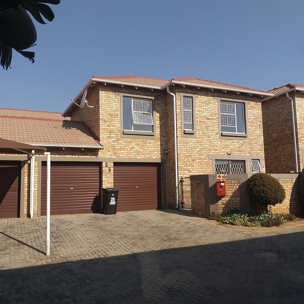 3 Bedroom Townhouse in Wilgeheuwel