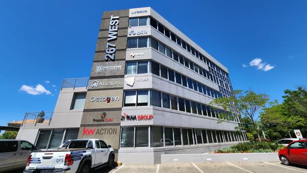 661  m² Commercial space