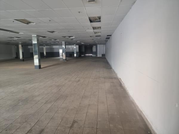 2 000  m² Commercial space
