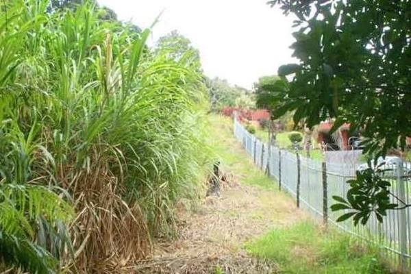 2 158 m² Land