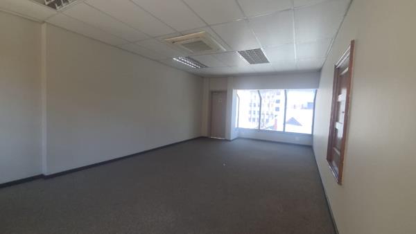 82  m² Commercial space
