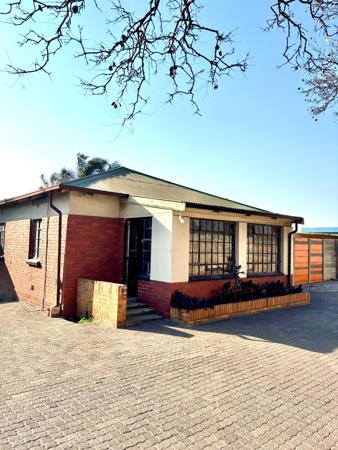 445  m² Commercial space