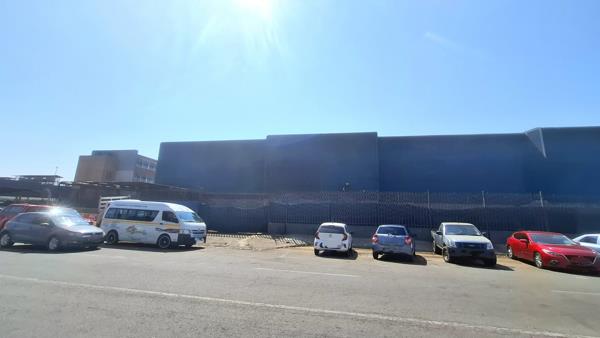 1 000  m² Commercial space