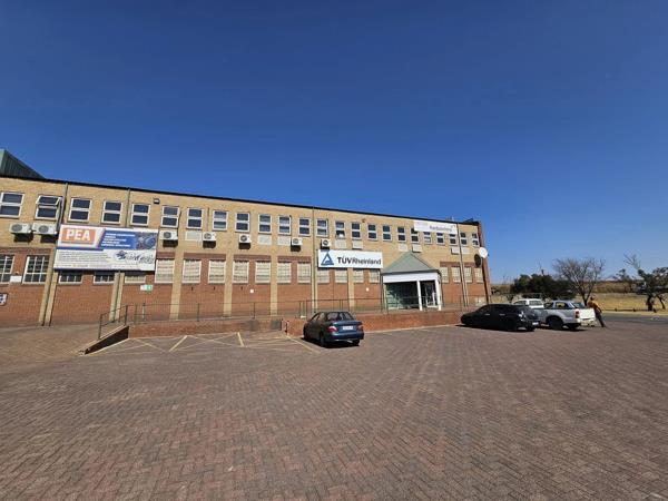 32  m² Commercial space