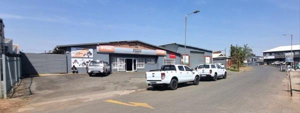 1 550  m² Commercial space