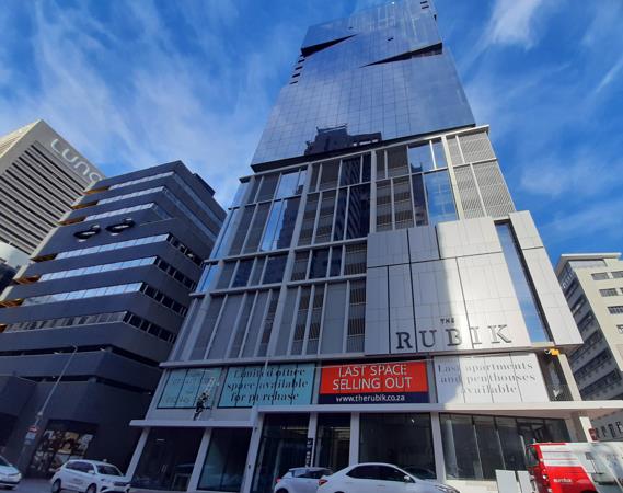 704 m² Commercial space