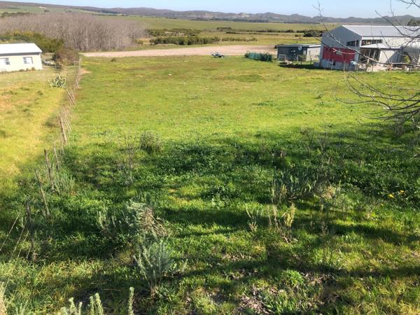 3 279 m² Land