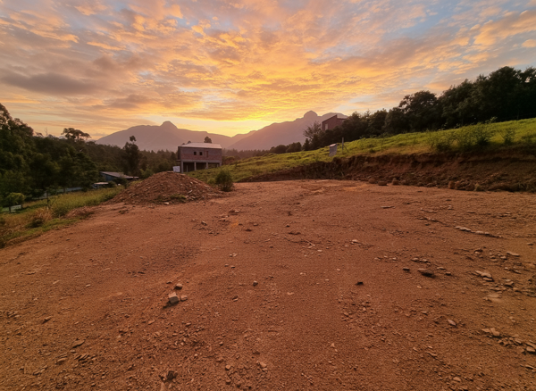 800 m² Land