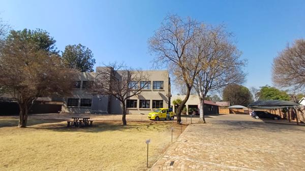 300  m² Commercial space