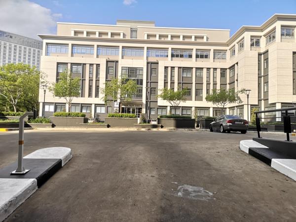 594.6  m² Commercial space