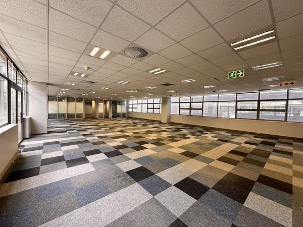 698 m² Commercial space