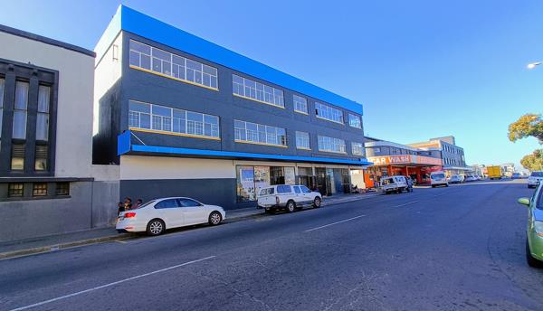 2 400  m² Commercial space