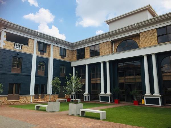 550  m² Office Space