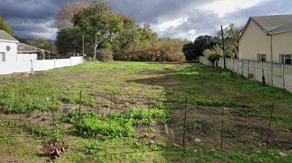 1 445 m² Land