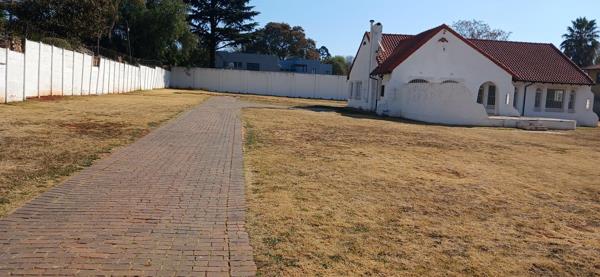 3 835 m² Land