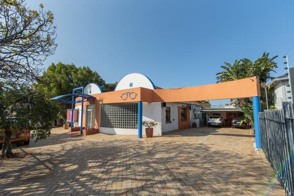 330  m² Commercial space