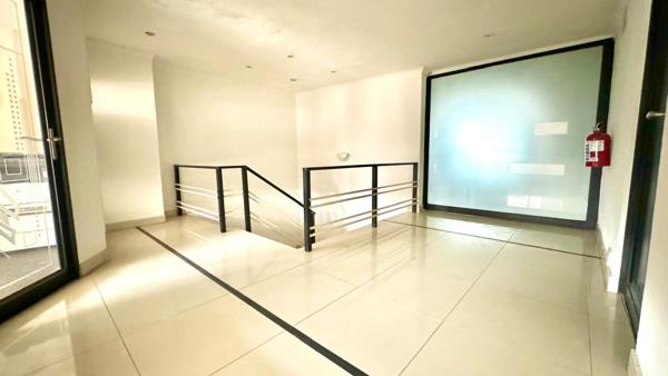 615  m² Commercial space