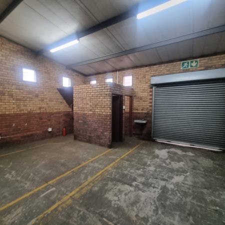 117  m² Commercial space