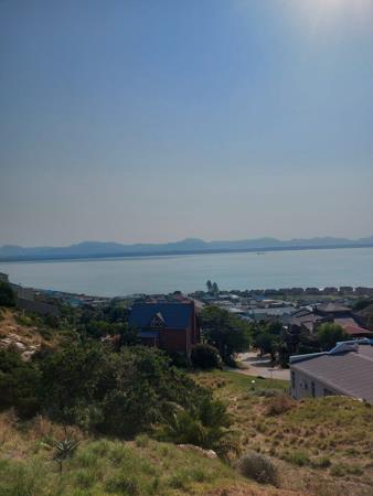 1 360 m² Land