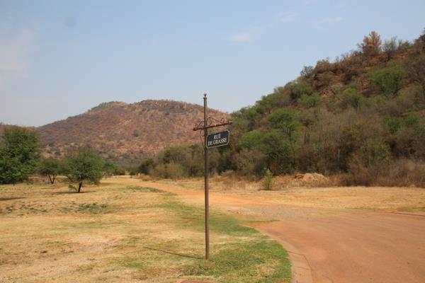 748 m² Land
