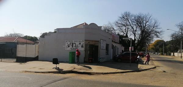 920  m² Commercial space