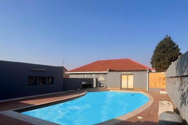 12 Bedroom House