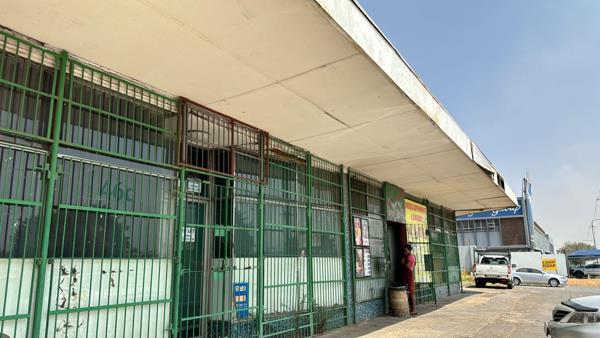 1 050 m² Commercial space
