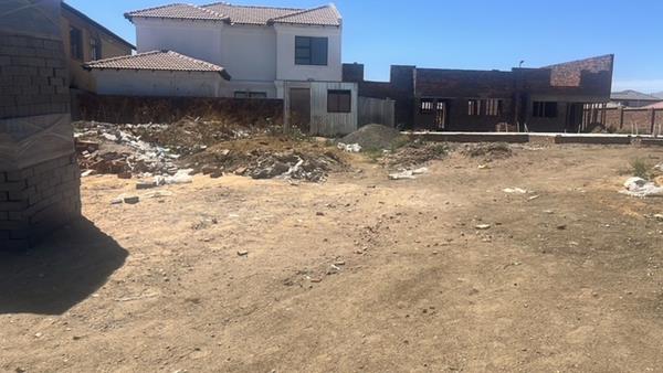 250 m² Land