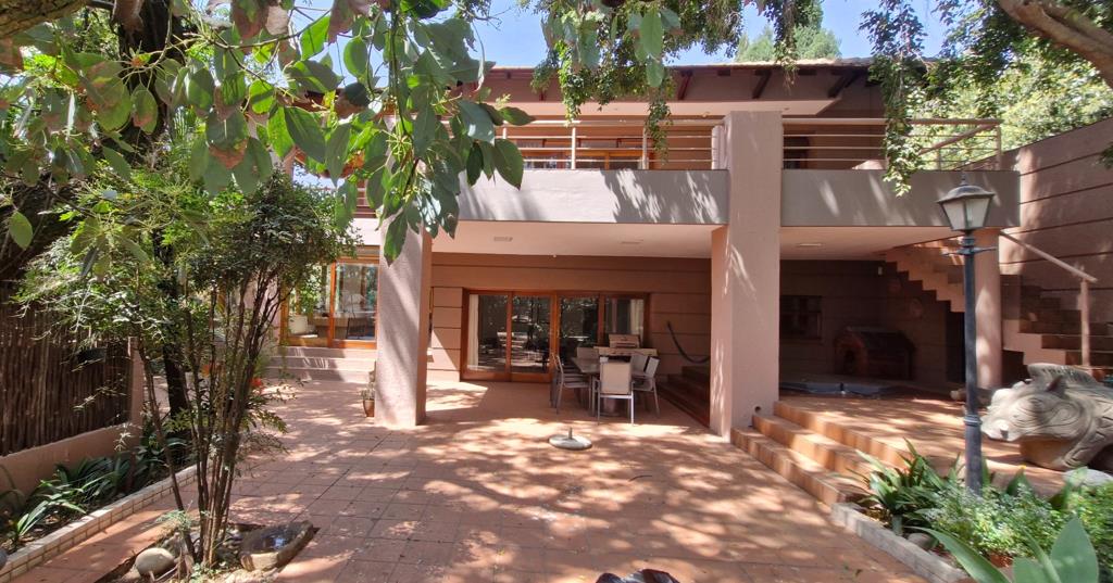 6 Bedroom House