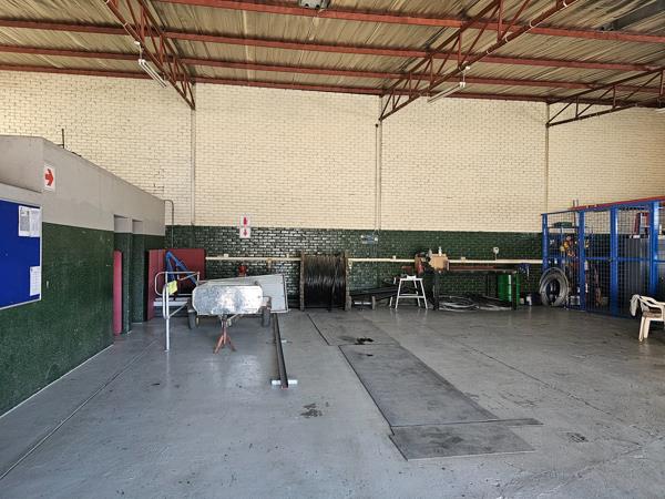 305  m² Industrial space