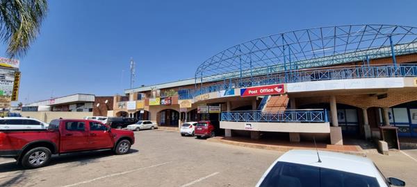 1 137  m² Commercial space