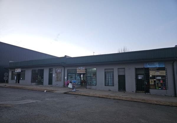 1 065  m² Retail Space