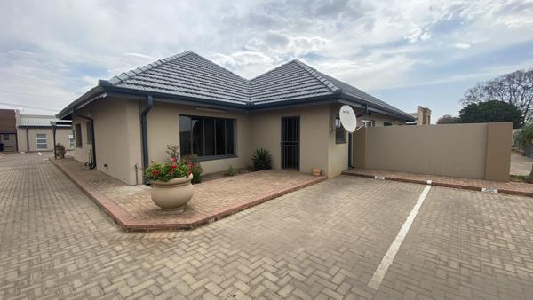 100  m² Commercial space