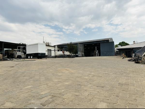 1 000  m² Commercial space