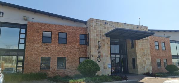 809  m² Commercial space