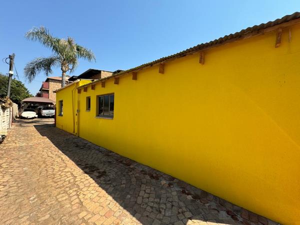 100  m² Commercial space