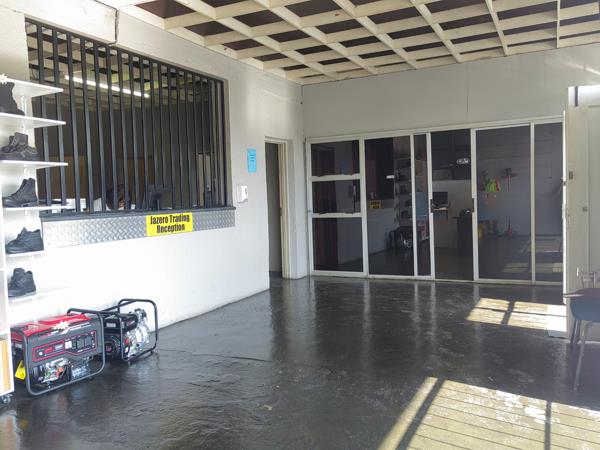 1 350 m² Commercial space