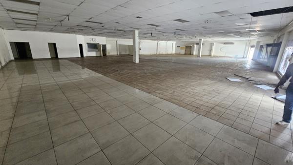 1 500  m² Commercial space