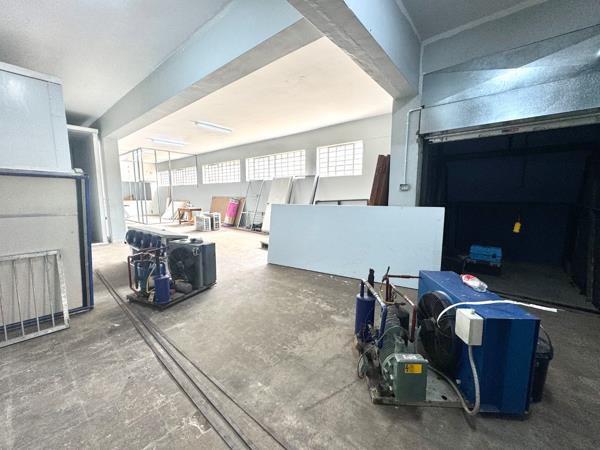 900  m² Commercial space