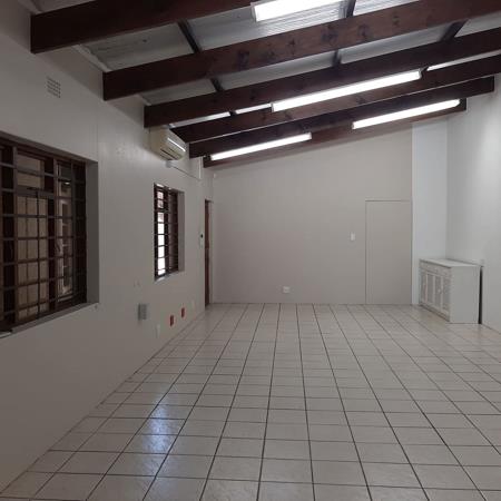 84  m² Commercial space