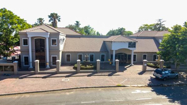 700  m² Commercial space