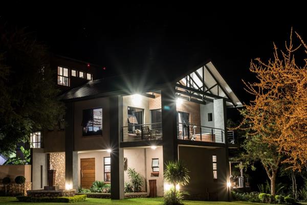 3 000  m² Commercial space