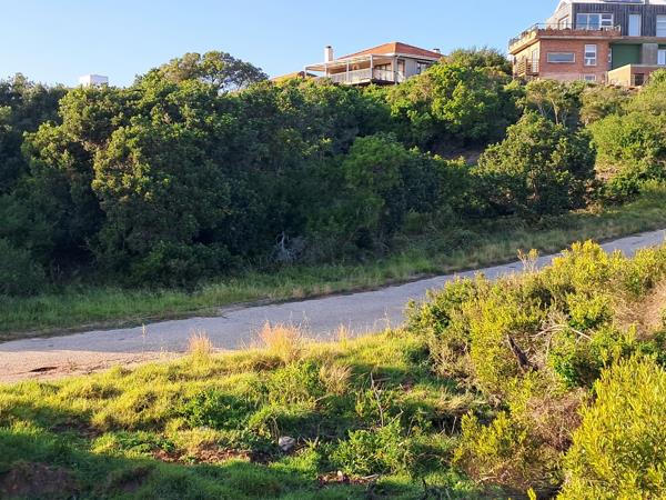735 m² Land